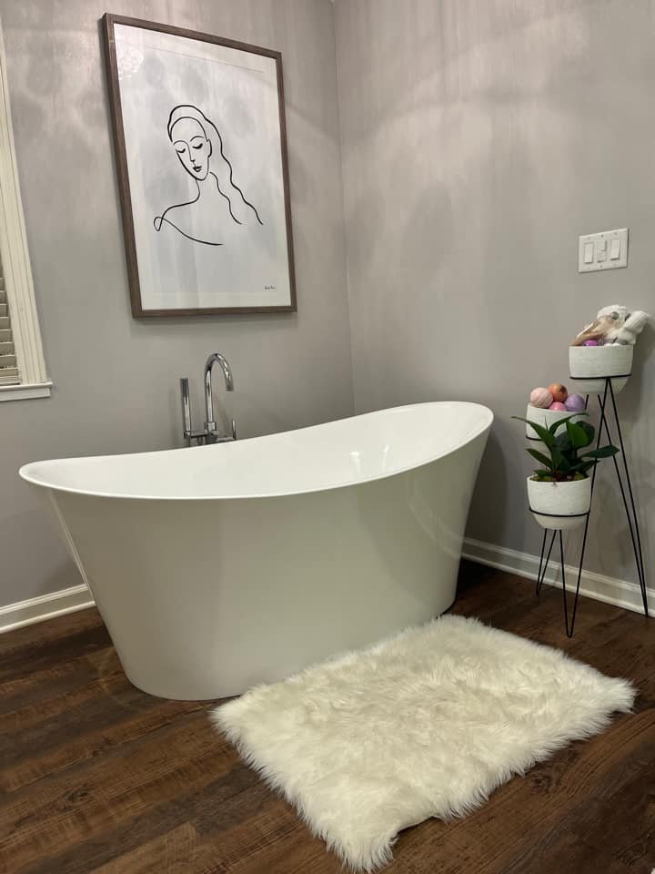 Unolo Gloss Finish Freestanding Tub